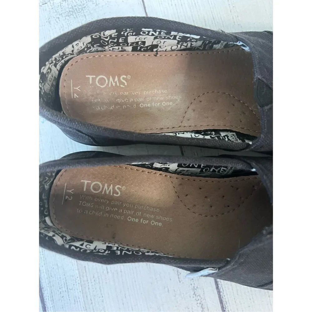 Toms Youth Black slip ons Size Y2 - 8.125”